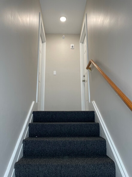 Building Photo - 72 Hungerford Terrace