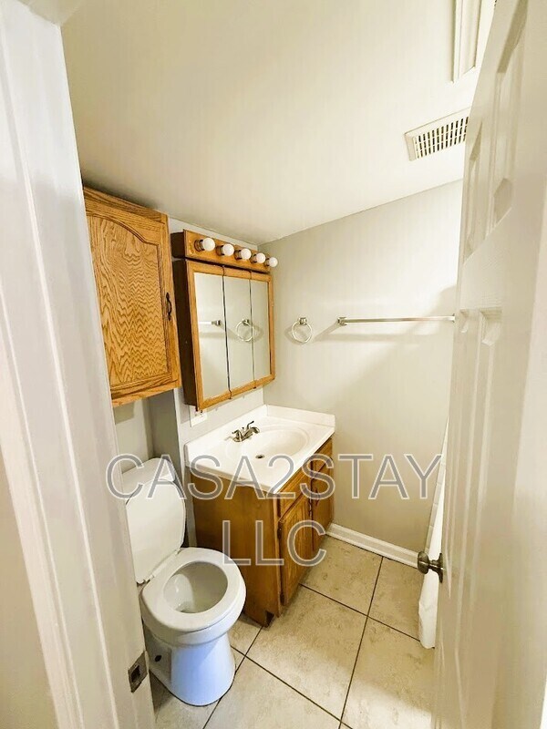 Building Photo - 1127 Lincoln Ave