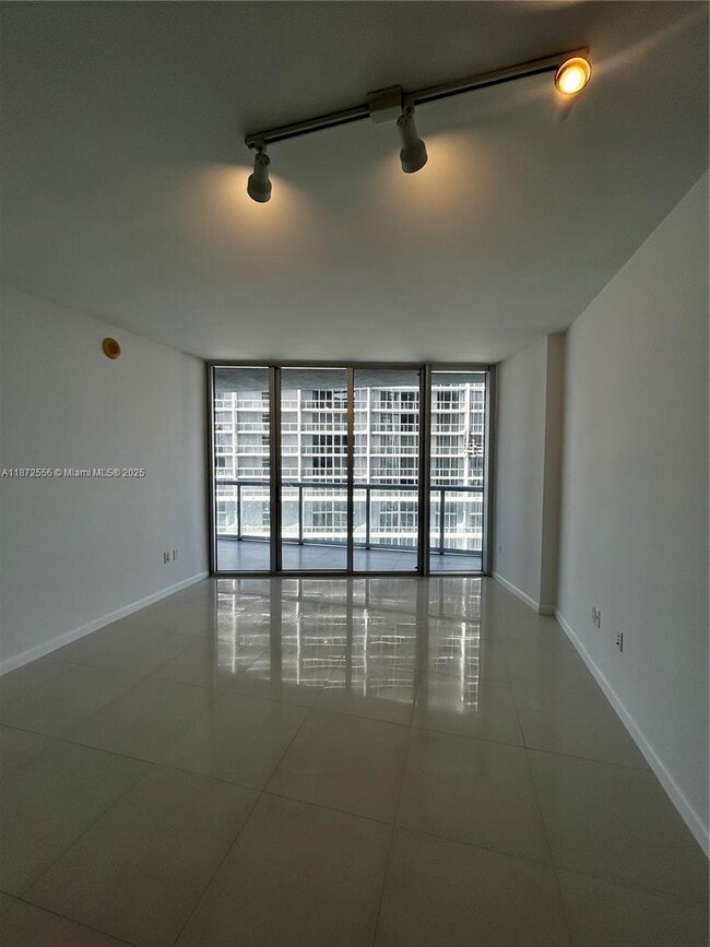 Building Photo - 495 Brickell Ave