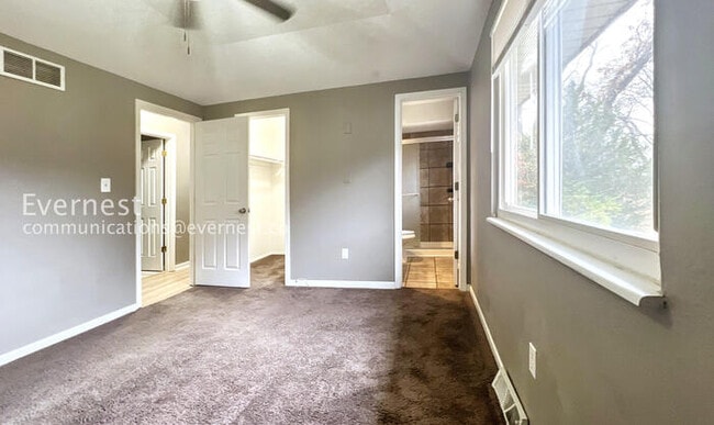 Building Photo - 309 SW Richwood Ln