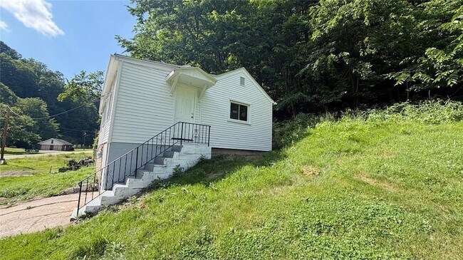 Building Photo - 1021 California Dr