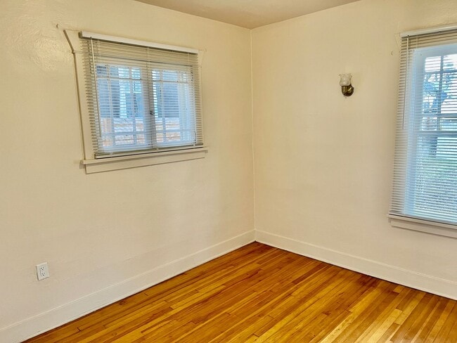 Building Photo - New on the Market!