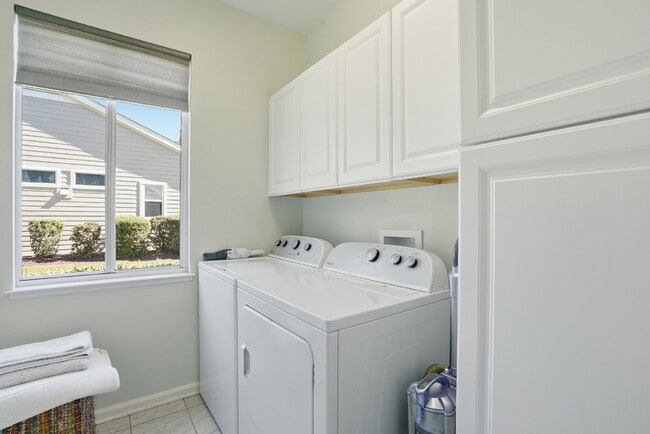 Building Photo - 34 Coburn Dr E