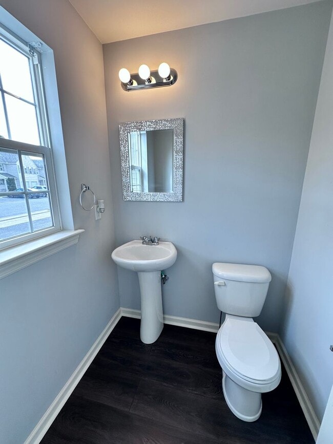 Building Photo - Charming 3 Bedroom Townhome in Palmyra