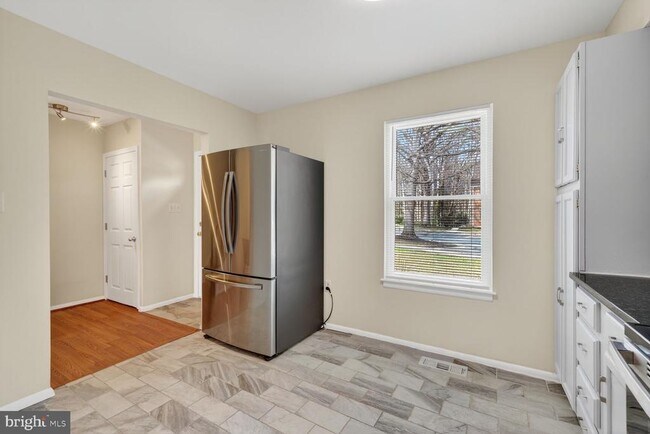 Building Photo - 6427 Old Scotts Ct