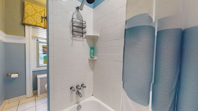 Building Photo - Bright & Sunny Large One Bedroom With Vaul...