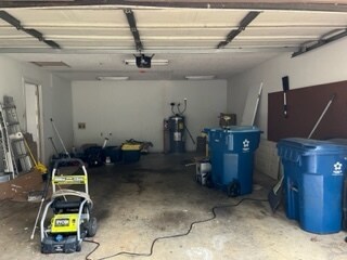 Garage (contents not included) - 1111 Donna dr