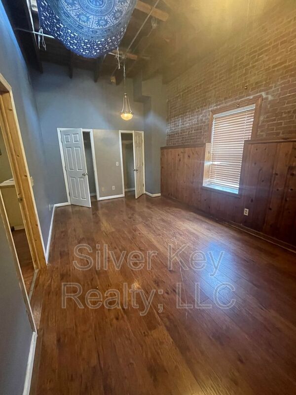 Building Photo - 217 E Washington Ave