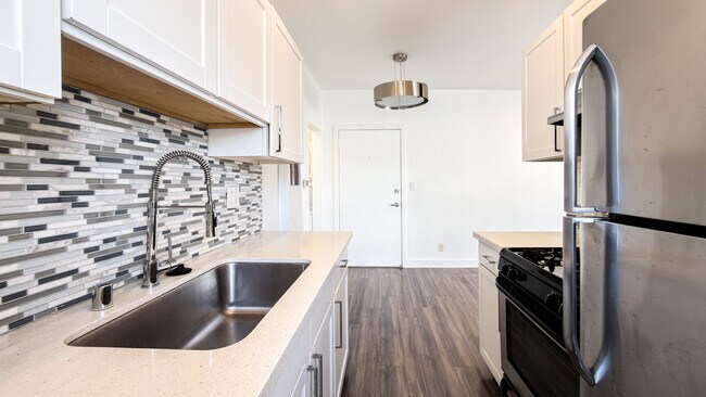 Building Photo - 319 Heliotrope Dr