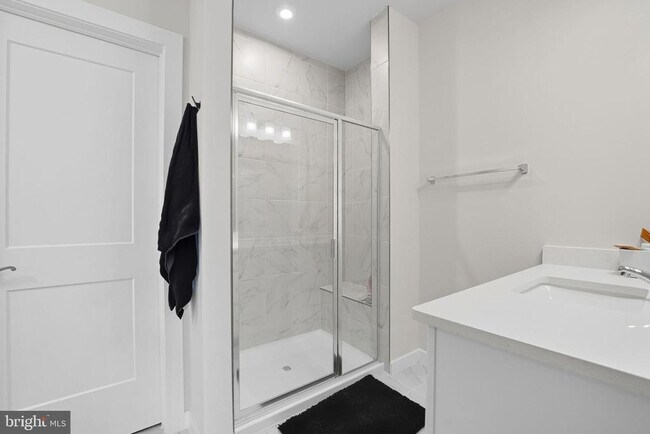 Building Photo - 709 Thomas Ln