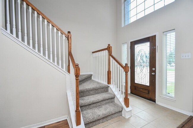 Building Photo - 6706 Nicecrest Dr