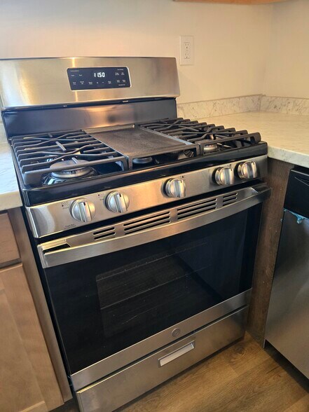 Building Photo - 100 Melvin Ave