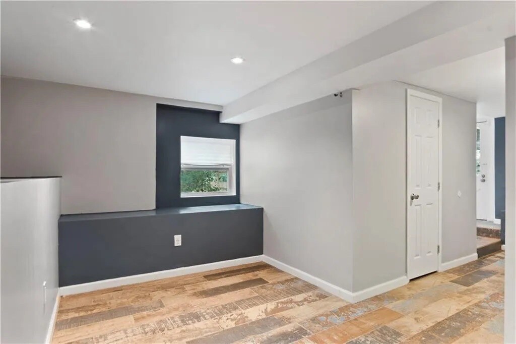 Building Photo - Room in House on Patricia Dr