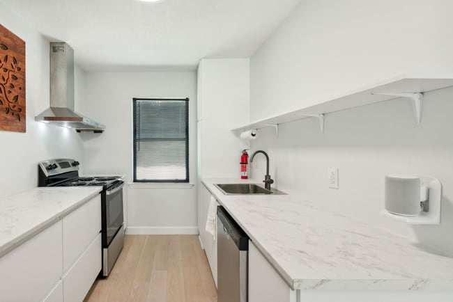 Building Photo - 175 E Lakemont Dr