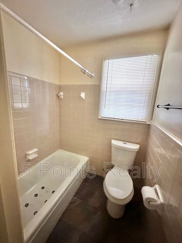 Building Photo - 102 Susan Ct