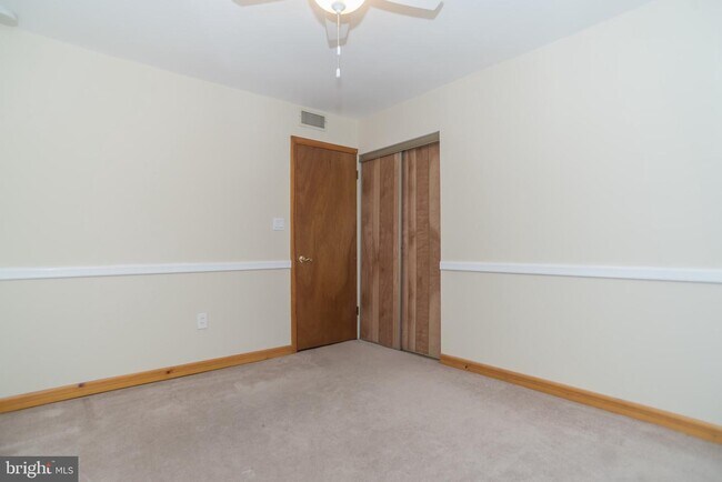Building Photo - 346 Thornridge Dr