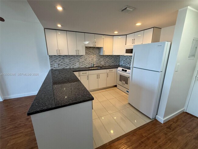 Building Photo - 13155 Ixora Ct