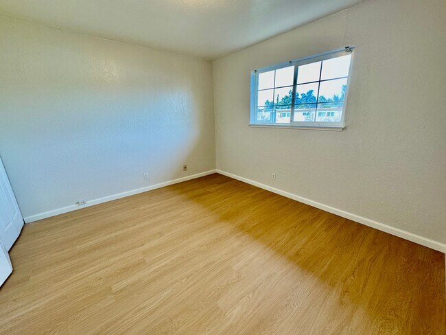 Building Photo - 2863 Brookdale Ave