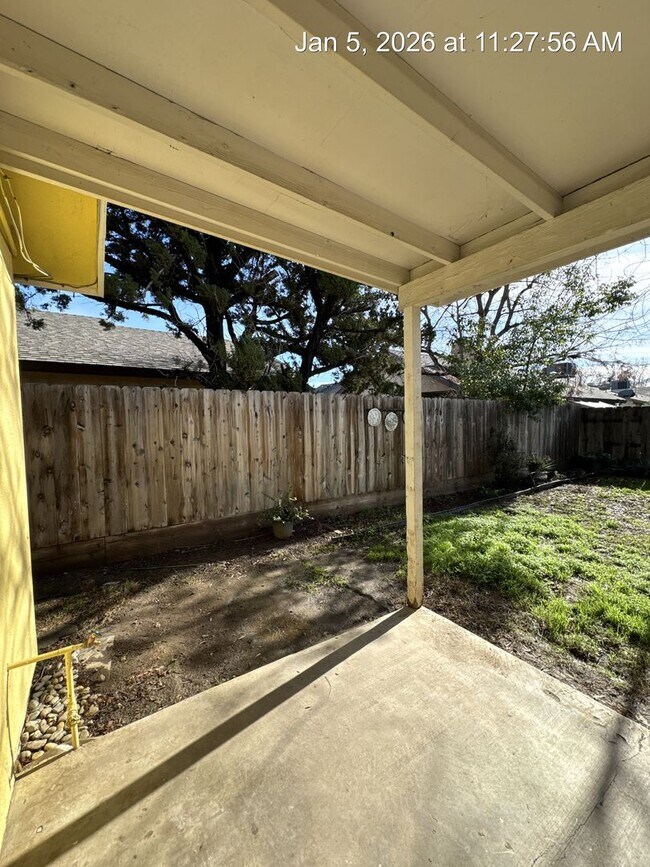 Building Photo - 2710