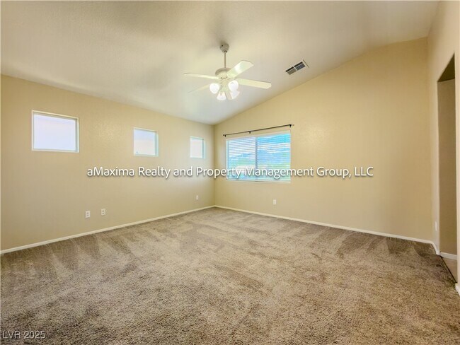 Building Photo - 3824 Hollycroft Dr