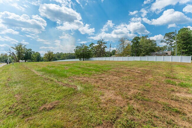 Building Photo - 523 Landing Ave