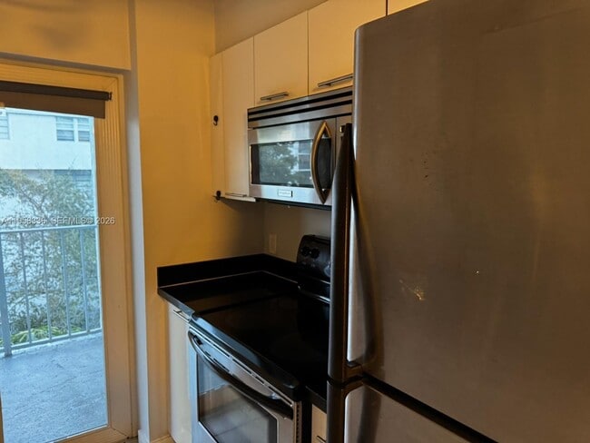 Building Photo - 650 NE 64th St