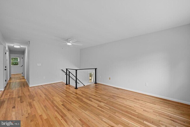 Building Photo - 100 Oak Dr