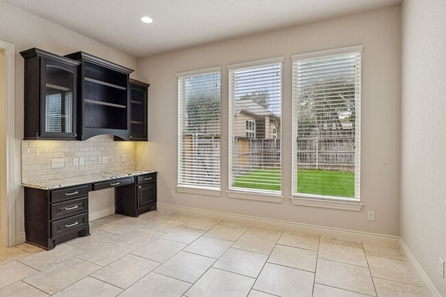 Building Photo - 944 Wilderness Oaks