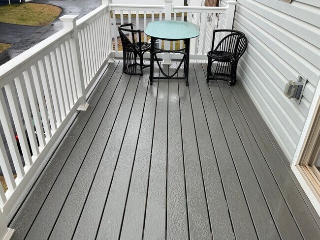 Building Photo - Beautiful 4BR 3.5BA 3 level townhome with 2 car attached garage located in the Cabin Branch Commu...