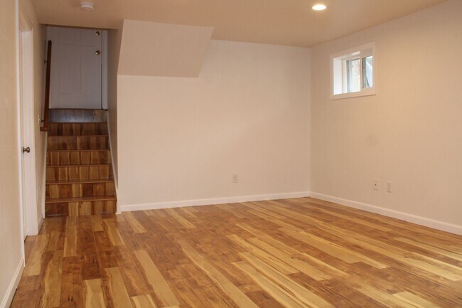 Building Photo - Move In Ready!!!