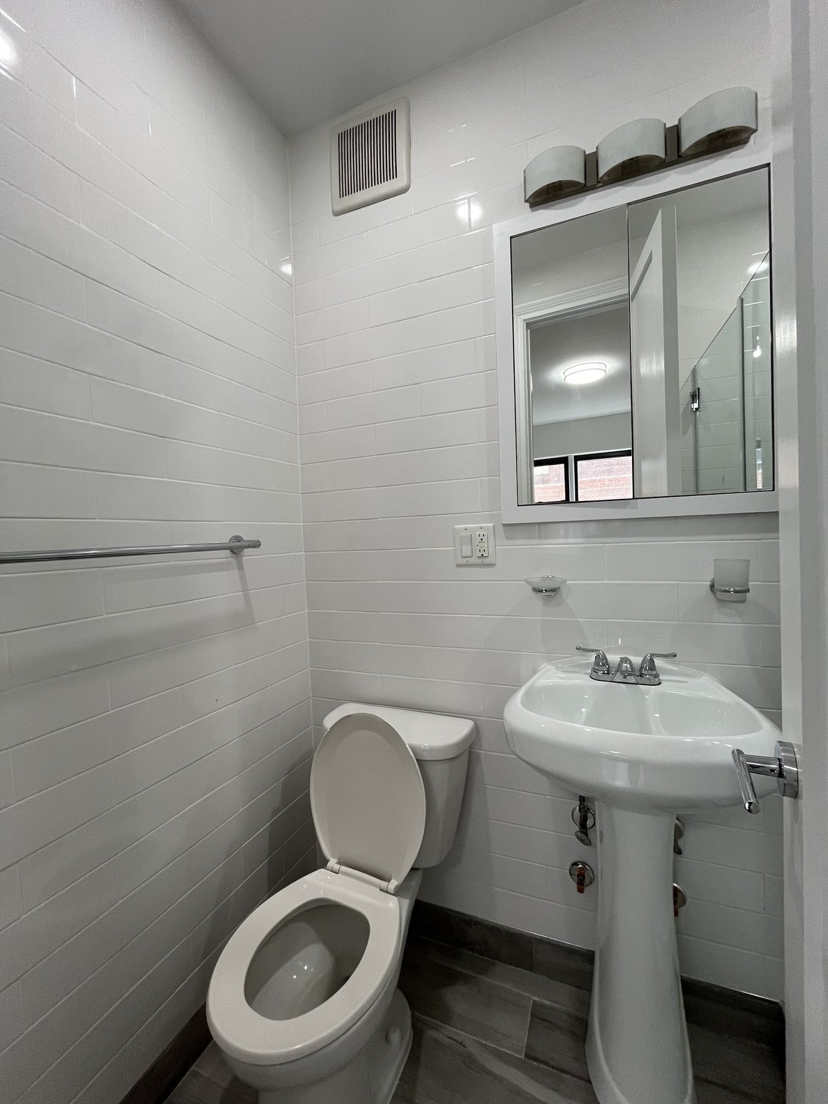 Building Photo - 20 Beekman Pl