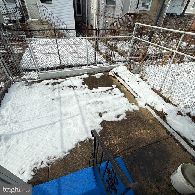 Building Photo - 158 N Millick St