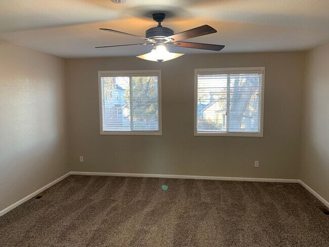 Building Photo - Stunning 4 Bed / 2 Bath Home in the Heart ...