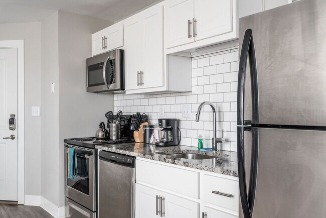 Building Photo - 615 N East St