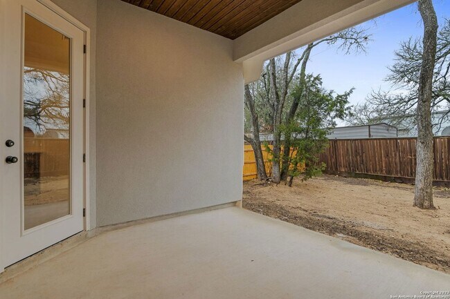 Building Photo - 514 Carriage House