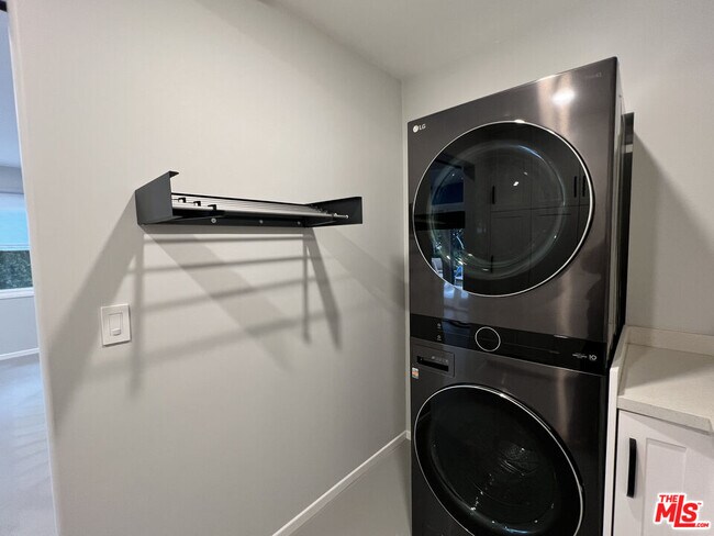 Building Photo - 390 N Baldwin Ave