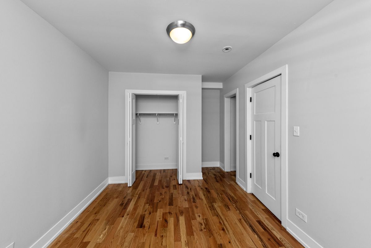 Building Photo - 550 W Arlington Pl