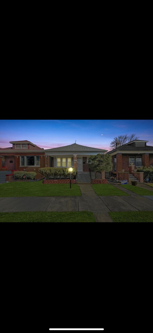 Building Photo - 9339 S Eberhart Ave