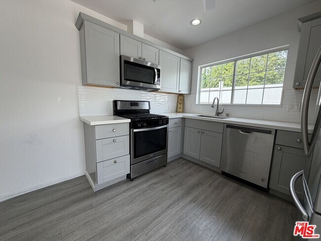 Building Photo - 18601 Hiawatha St