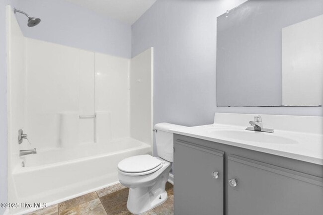 Building Photo - Updated Townhome In Hunters Creek