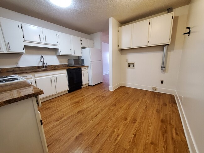 Building Photo - 1016 Jessamine Trail