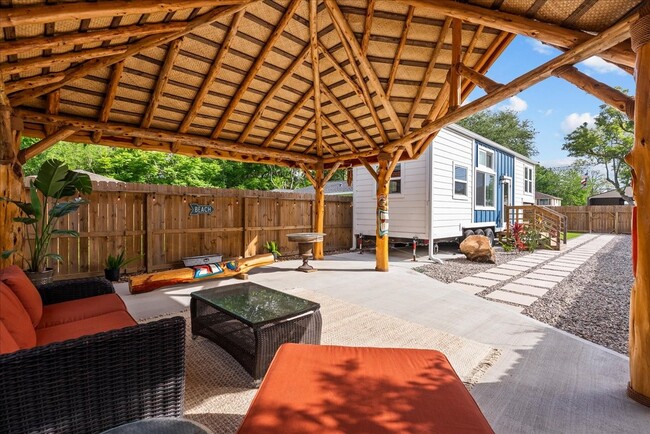 Building Photo - 4734 Oleander St