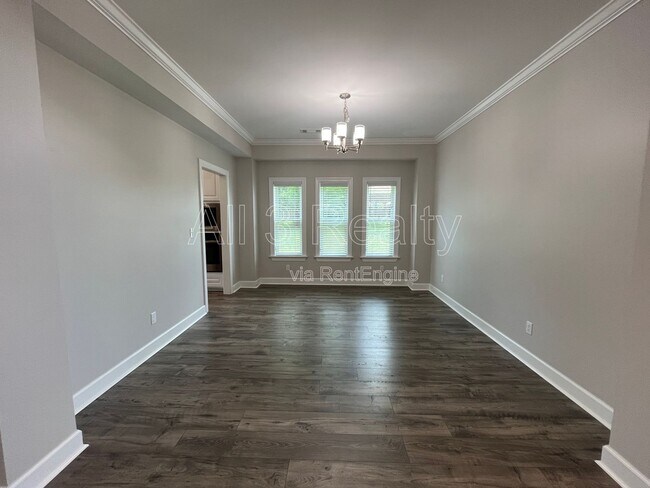 Building Photo - 1924 Wyngate Loop