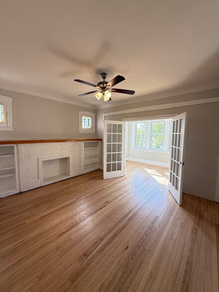 Building Photo - 4301 N Drake Ave