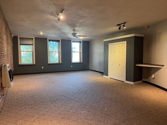 Building Photo - 171 W 1st St