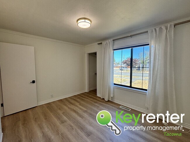 Building Photo - Charming 2-Bedroom Home with Modern Upgrad...