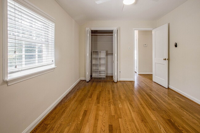 Building Photo - 2509 Crest Ave