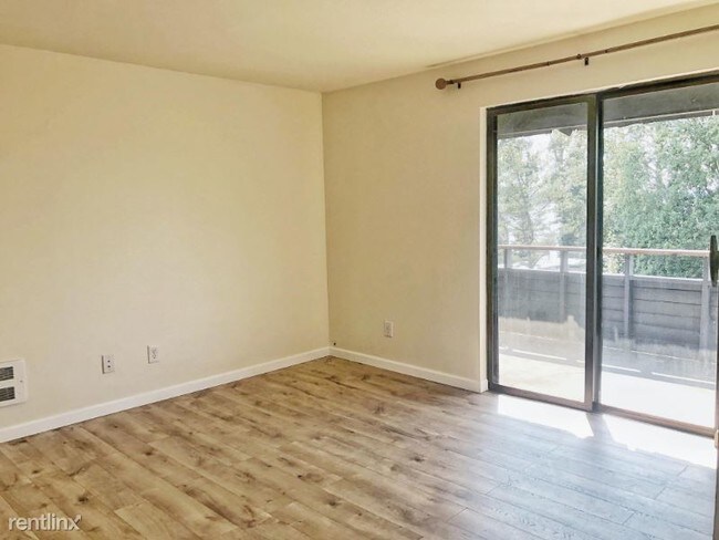 Building Photo - 10112 NE 68th St