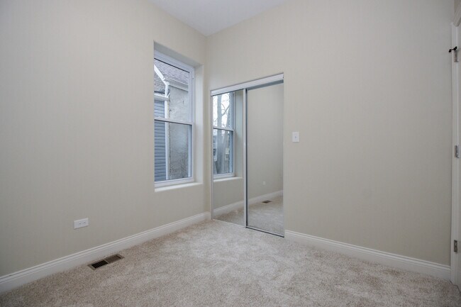 Building Photo - 5738 S Sangamon St