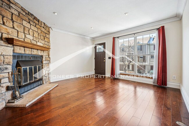 Building Photo - Charming Updated Townhouse with Dual Maste...